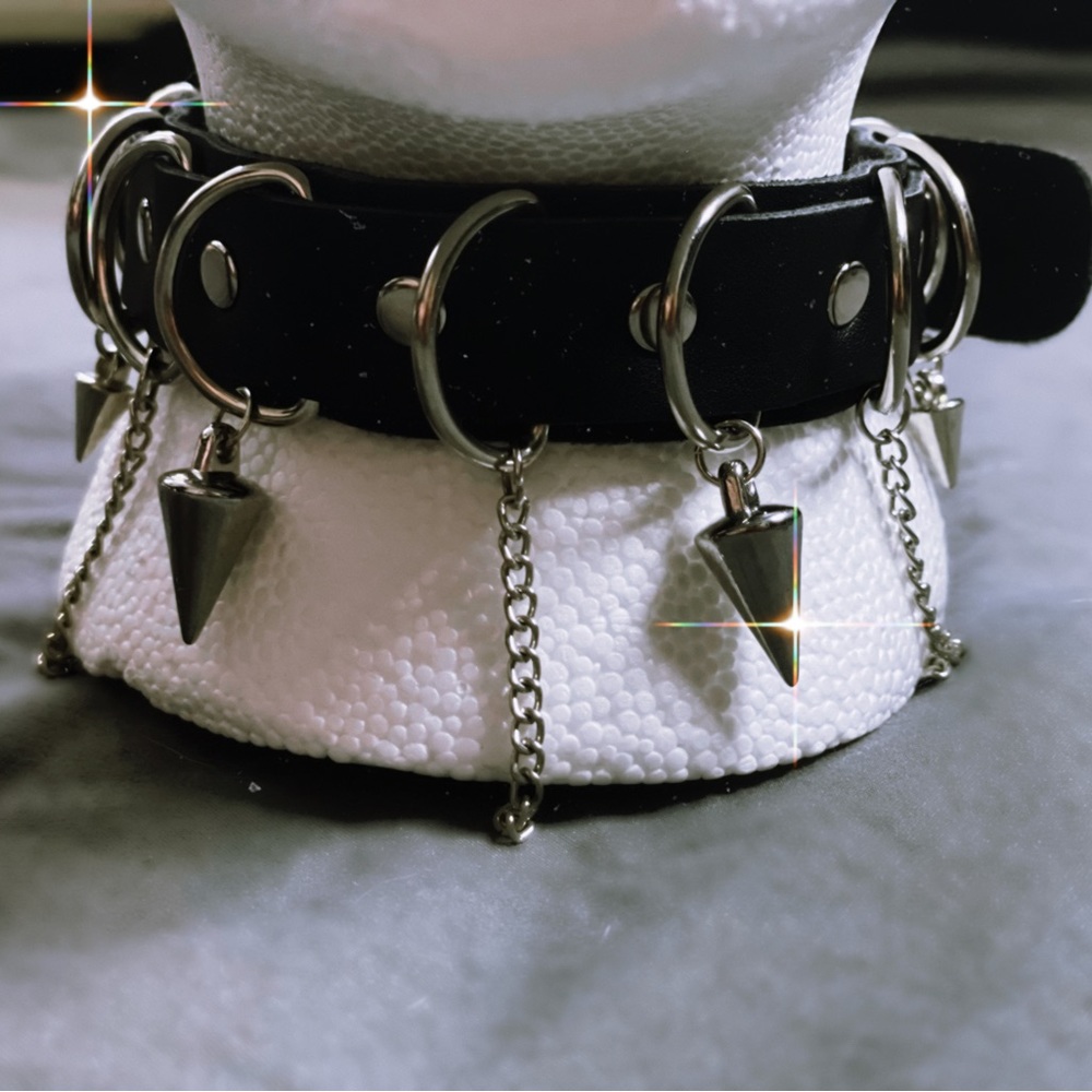 ✨Black and silver studded choker✨